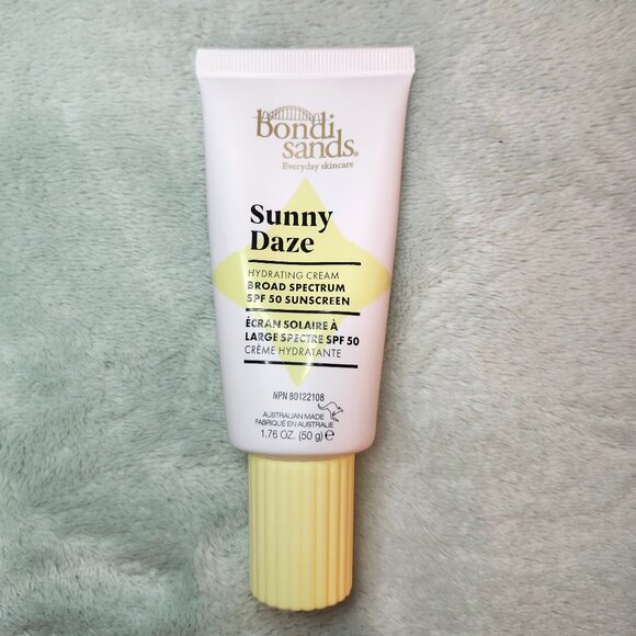 Bondi Sands Sunny Daze SPF50 Mineral Tinted Moisturizer 50ml - Picture 8 of 11